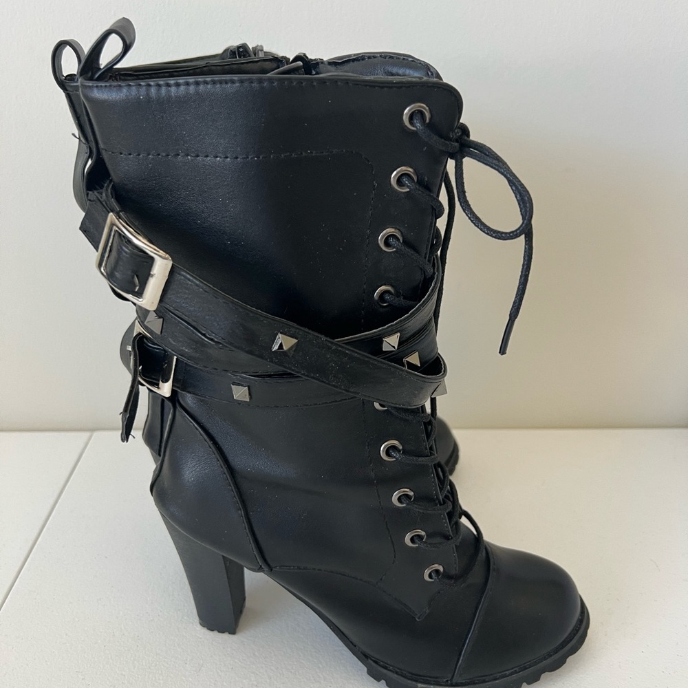 Stylish Black Women's Boots